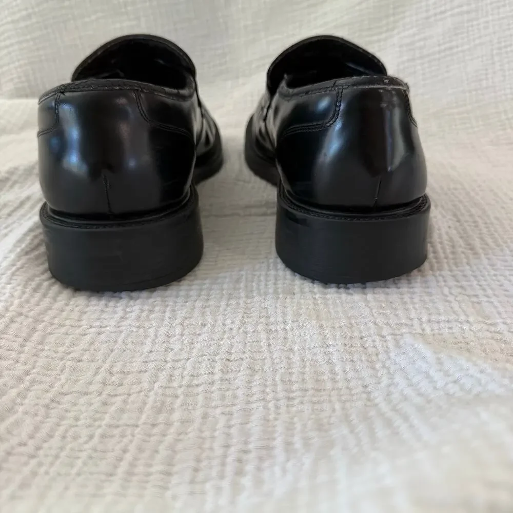 Skechers Slip On Loafer Size 13 Black Leather Silver Metal Rubber Sole